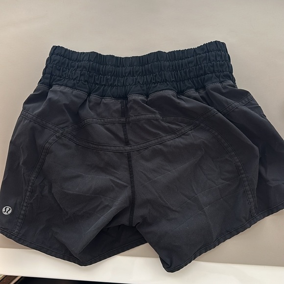 Lululemon tracker short - size 6, 5 inch length - Picture 3 of 6